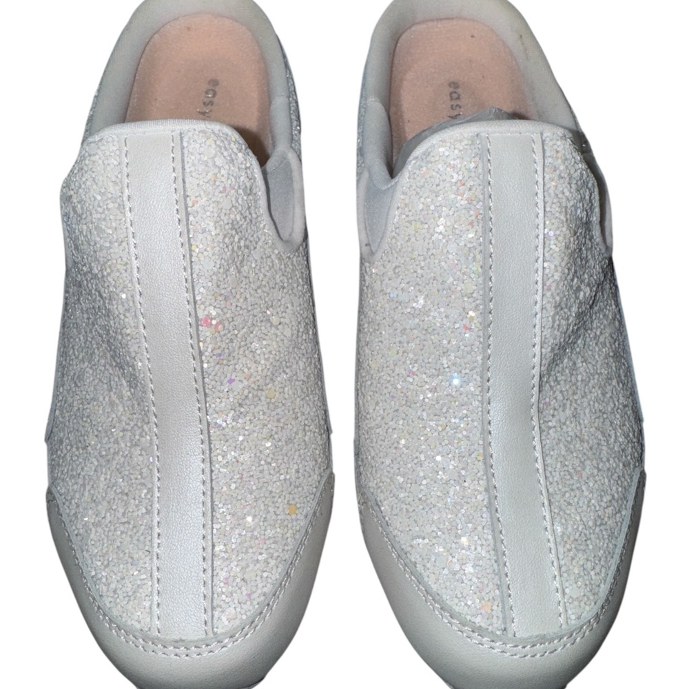 Easy Spirit Women's Traveltime Clogs in a white glitter/sparkle finish Size 5M